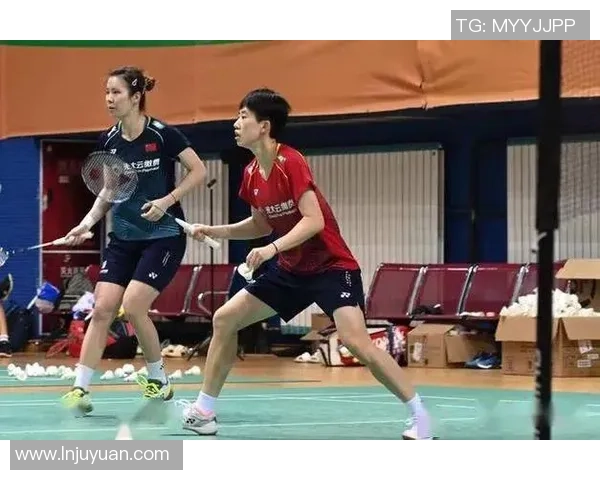 重庆羽毛球队与南京羽毛球队赛后复盘分析意识碰撞与战术对决